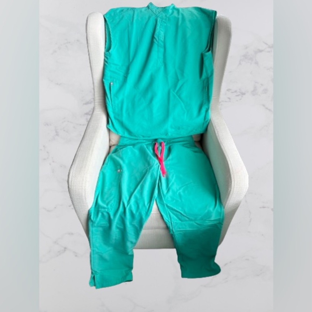 Figs Scrub set